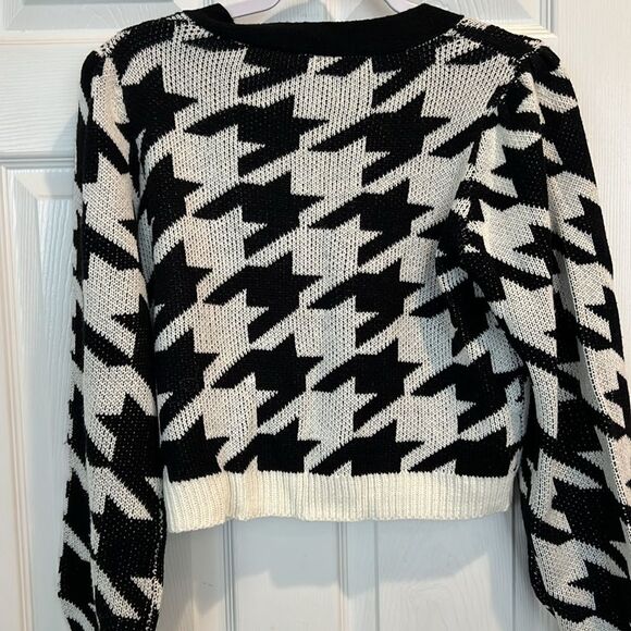 Studio 19 Black and White V-neck Button Down Cardigan Sweater Size Medium - Picture 2 of 6